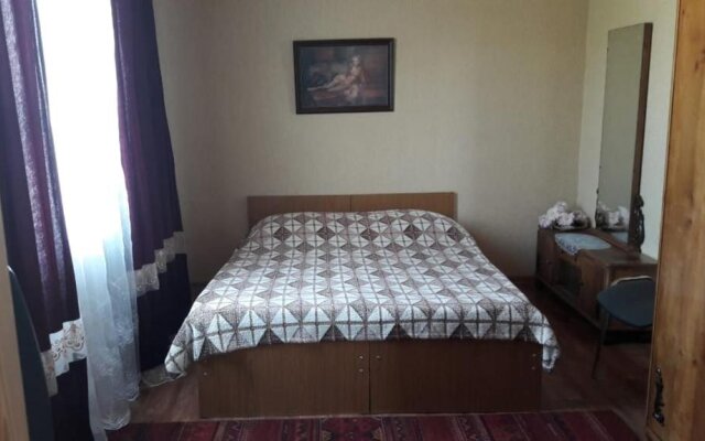 Guest House on Sukhumskoye shosse 33