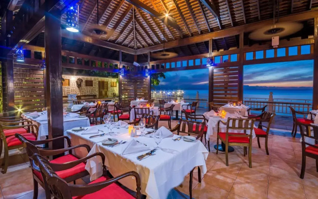 Grand Decameron Montego Beach, A Trademark All-Inclusive Resort
