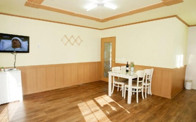 Miryang Mirinae Pension