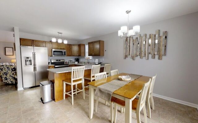 Rotties' 2 Bedroom Home by RedAwning