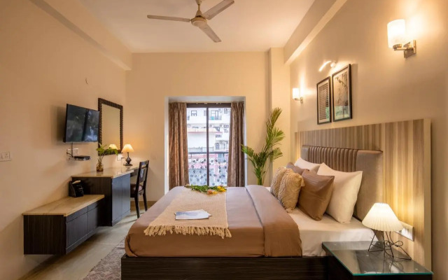 OYO 20016 SilverKey Huda City Centre