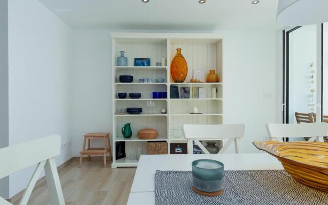 V008 - ESTRELLA DE RELJA - Roses