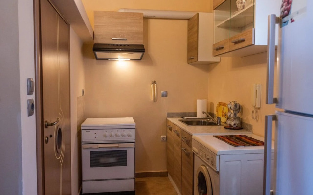 Cosy Studio Overlooking the Akropoli in Athens