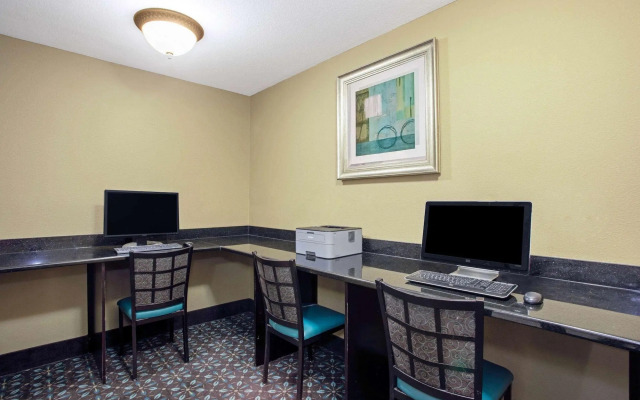 La Quinta Inn & Suites by Wyndham PCB Pier Park area