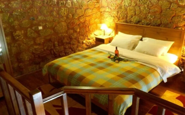 Paliokastro Guesthouse