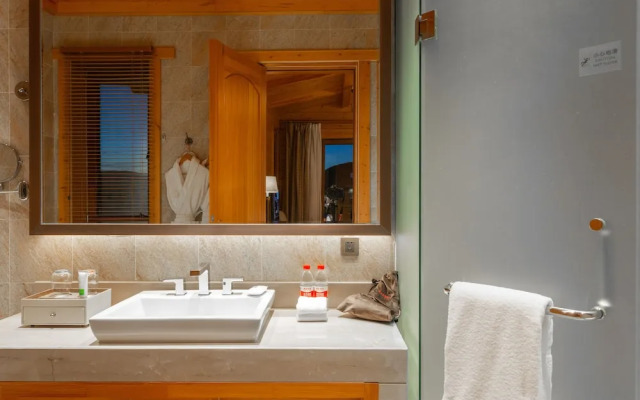 Changbaishan Luneng Resort Maplewood Chalet