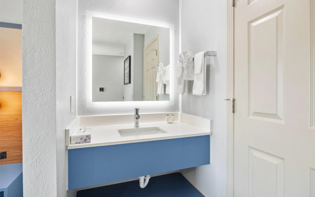 Howard Johnson by Wyndham Urbana