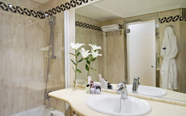 Отель H10 Conquistador