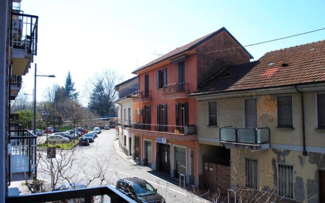 Bnbook - Sesto Calende Train Station