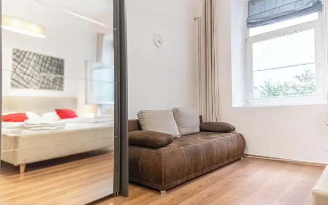 Bright 1BR Apt Perfect for Long Stays