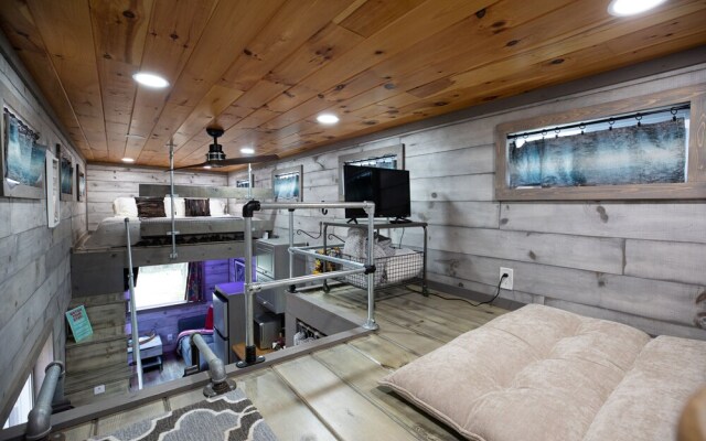 Stunning Modern Tiny Home W/grill
