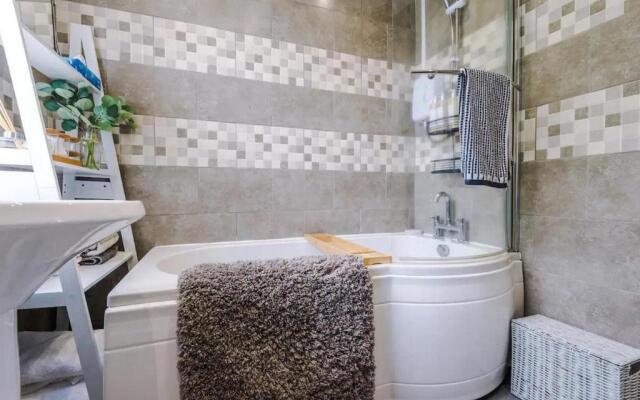 Elegant 2BD Family Retreat Blackpool Town!