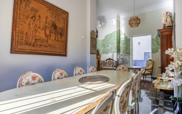 Cheerful 6 Bedroom House in Seville With Terraces
