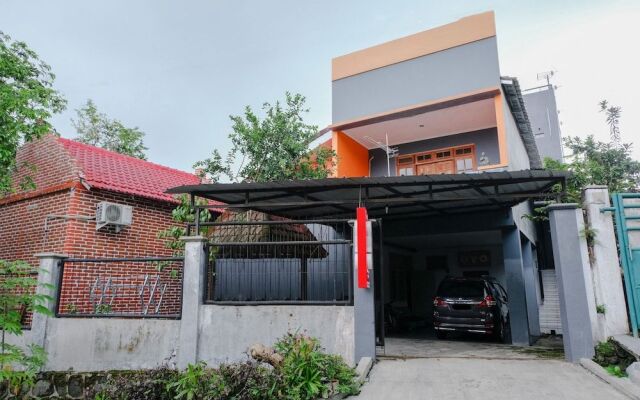 Oyo 437 Hnr Homestay Syariah