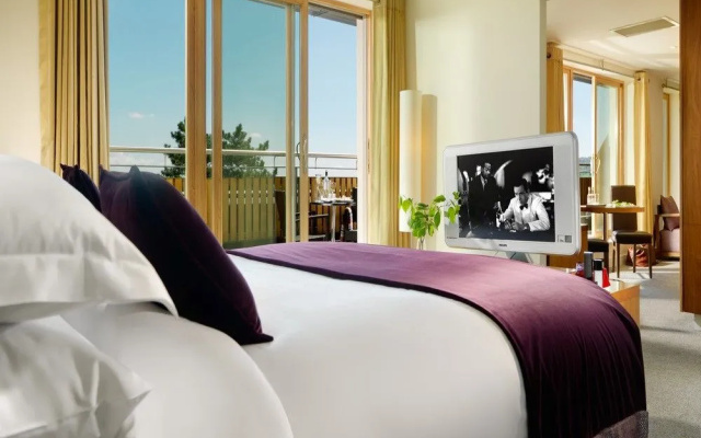 The Manor West Hotel & Leisure Club