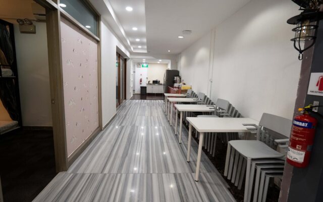 OSS Backpackers Hostel