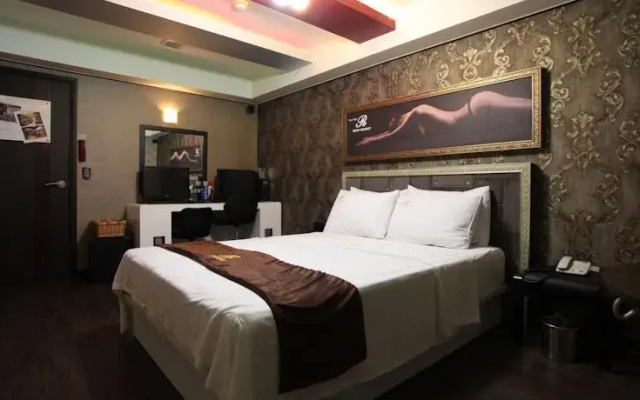 Regency Motel