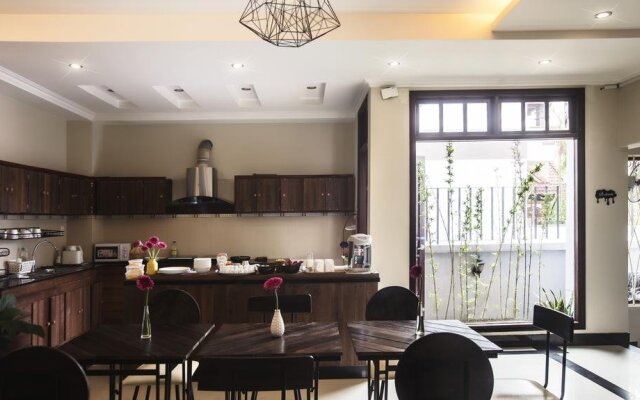 1812 Boutique Hostel