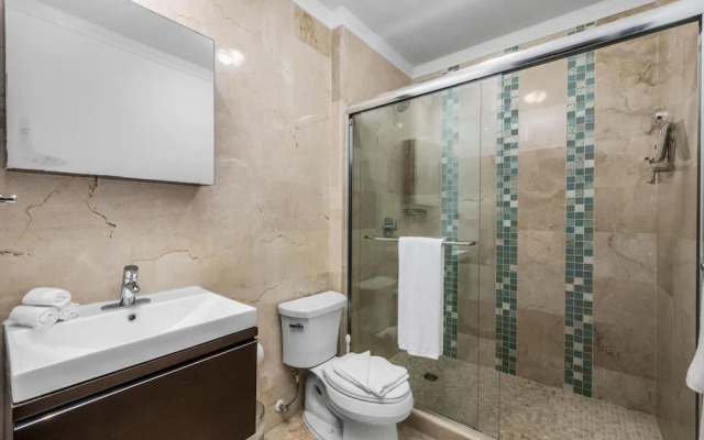 2BR 2BA Condo GYM Pool BBQ