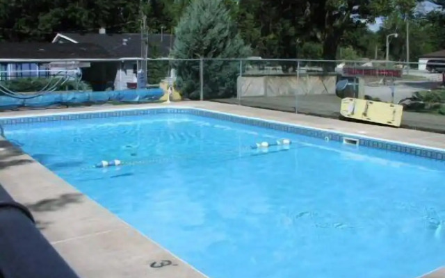 Jell-E-Bean Campground and Trailers