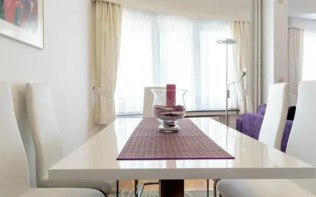 Square Charles Halldis Apartment
