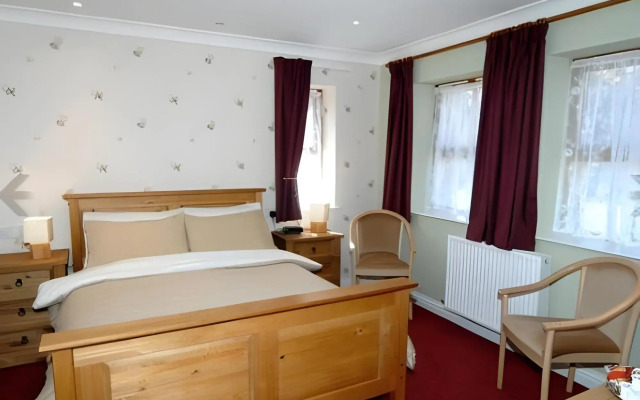 New Overlander Inn