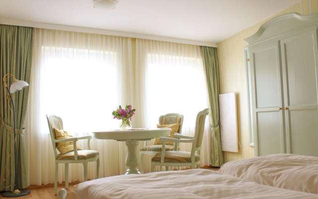 Bubbly Apartment in Warnemünde near Beach
