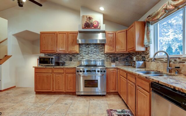 Larkspur Trail 3 Bedroom Home by RedAwning