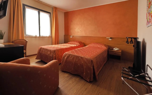 Hotel Versailles