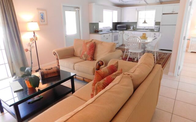 Pines & Palms Resort