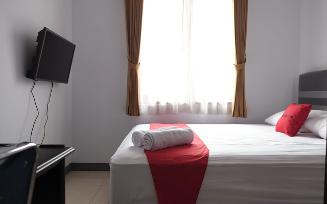 RedDoorz near Supermall Karawaci 2