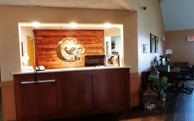GrandStay Hotel & Suites