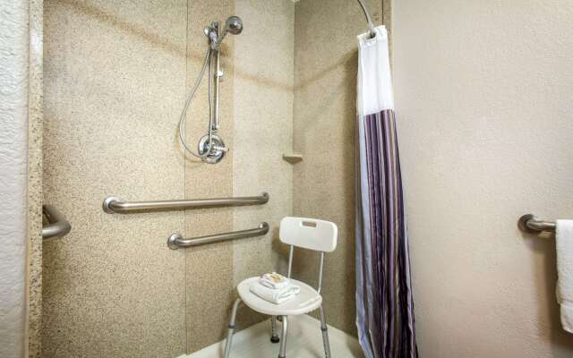 La Quinta Inn & Suites by Wyndham Kyle - Austin South