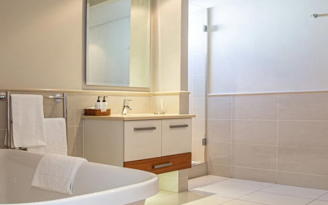 Marine Square Luxury Holiday Suites - Apartments