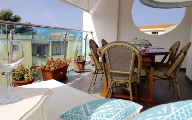 Oltremare apartment with large veranda for 6 people