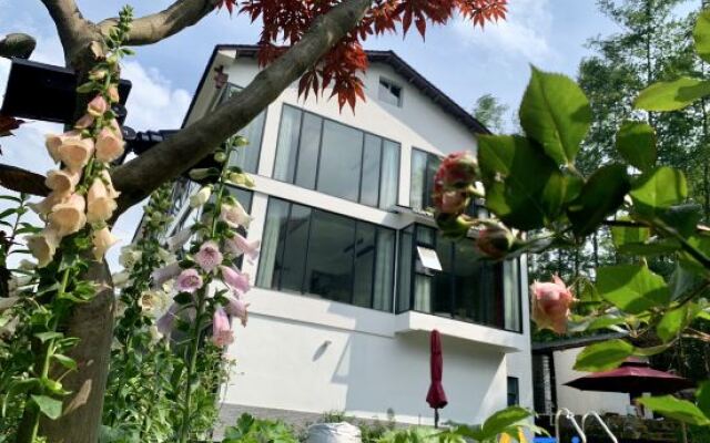 Huaxu Yimeng B&B (Zhangjiajie National Forest Park Branch)