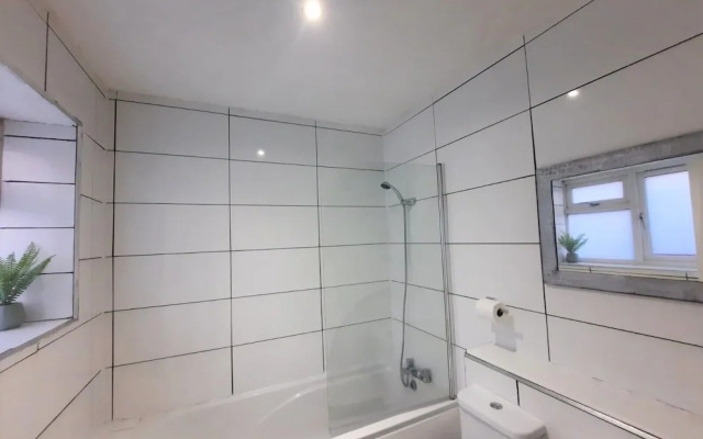 3-bed House in Colchester With Parking and Wifi