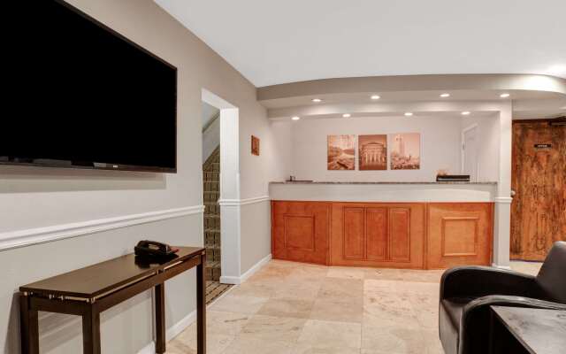 Super 8 by Wyndham Gainesville I-75 Hospital University Area