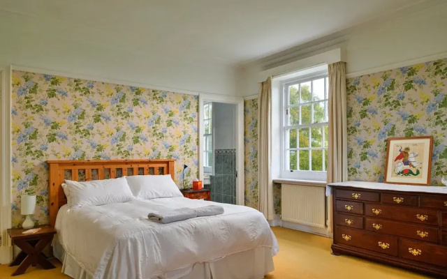 9 Bedroom Country House in Longtown, No Deposit