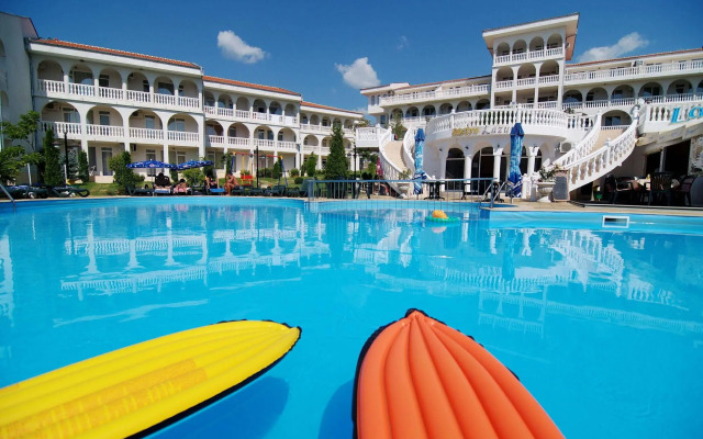 Lazur Holiday Apartments