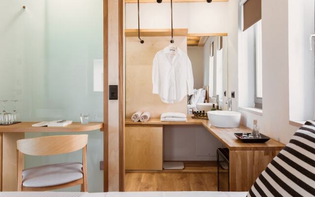 Thallos the Boutique