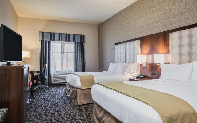 Holiday Inn Express & Suites Eureka by IHG