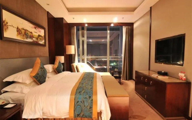 Soluxe Hotel