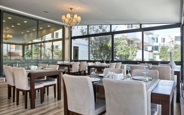 City Hotel Residence