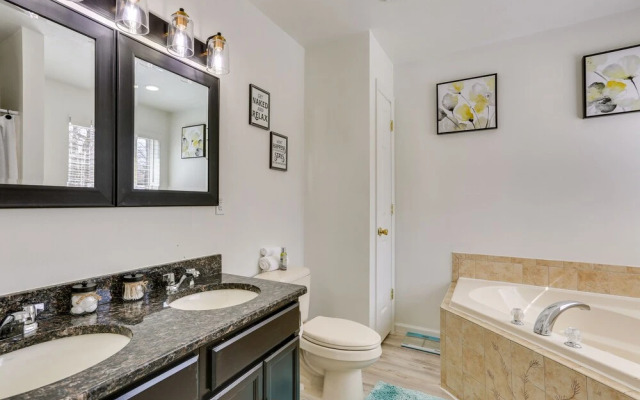 Pet-friendly Pocono Vacation Rental w/ Lake Access