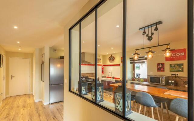 Spacious apartment with two terraces and private parking