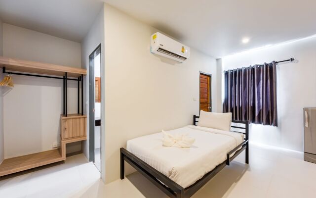 Phuket Marine Poshtel (SHA Plus+)