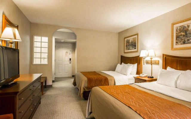 Rodeway Inn & Suites Cherokee On the River