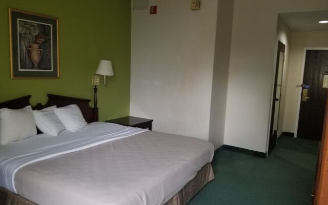 Travelodge  by Wyndham Columbus North