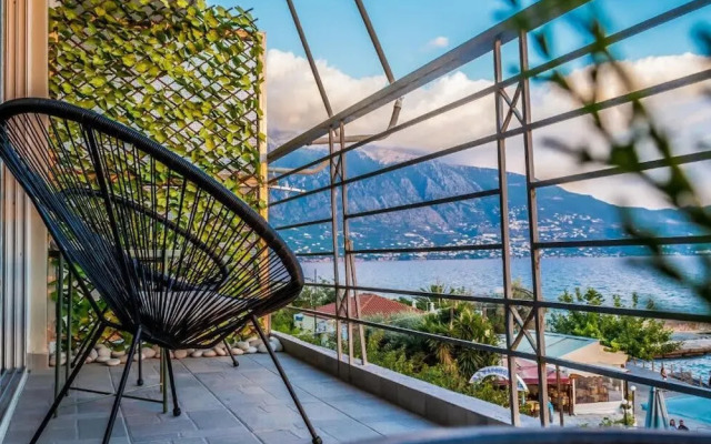 Seafront Kalamata Haven - Blue Luxury Suite